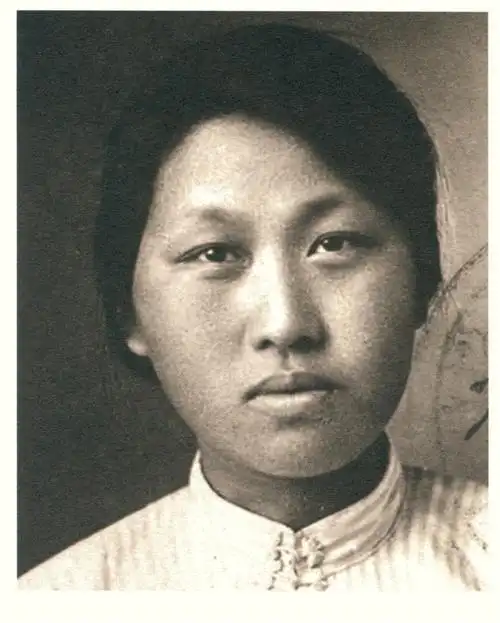 潘玉良在里昂中法大学入学登记时的照片