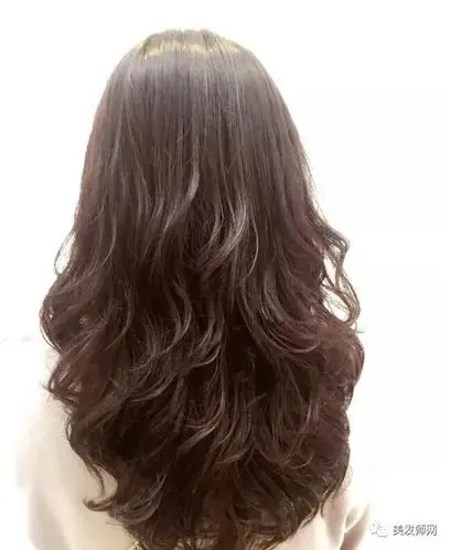 背影"杀手"卷发 不想剪短的可以来烫一烫