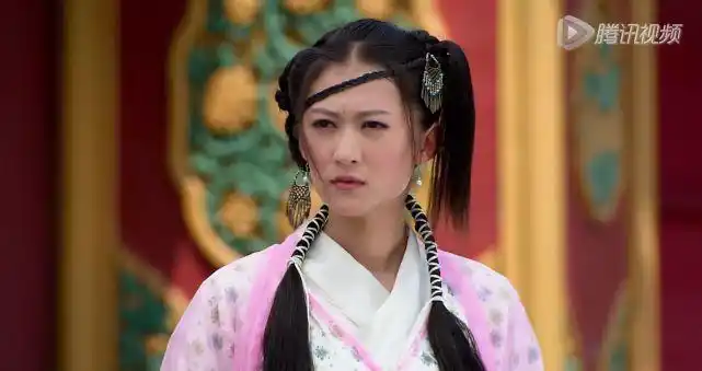 明珠游龙中张宝珠换了12个造型:有高贵美丽的,也有笑掉大牙的_网易订