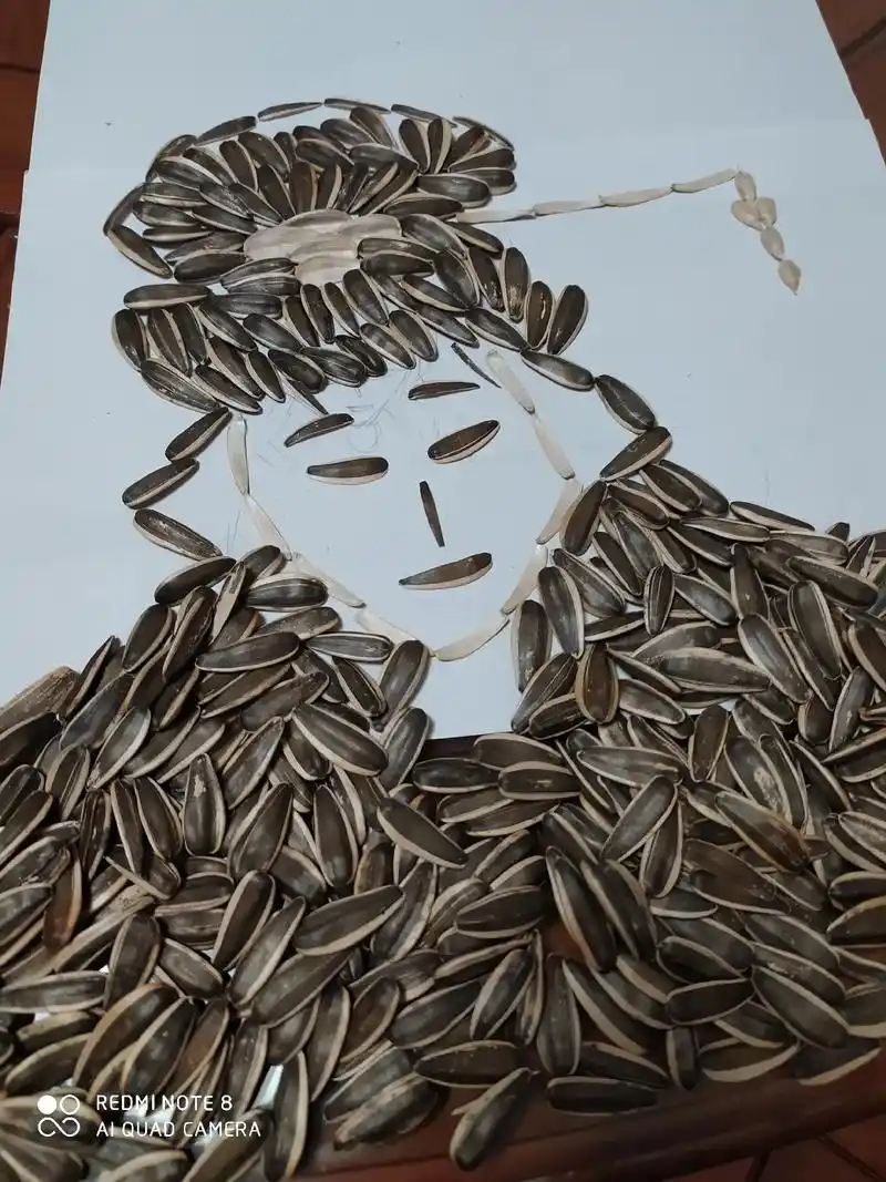 天冷又下雨,窝在家里看冬奥磕瓜子,突发奇想用瓜子拼个图片,拼 - 抖音