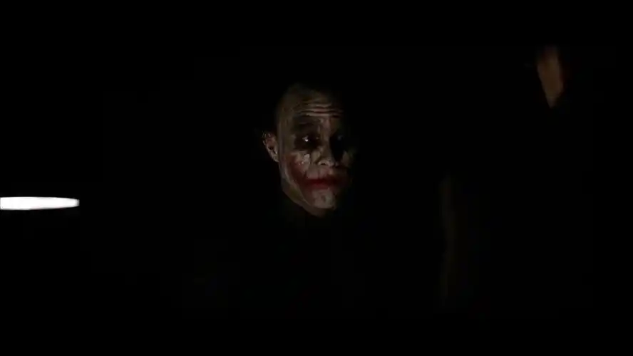 要看透未映先火《小丑》,先深入诺兰版《黑暗骑士》小丑