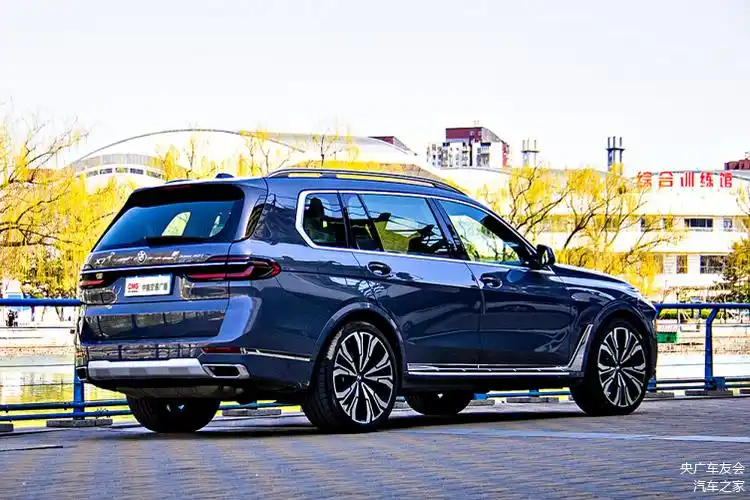 试驾宝马x7|稳定性和产品力无懈可击,百万元售价是关键_车家号_发现车