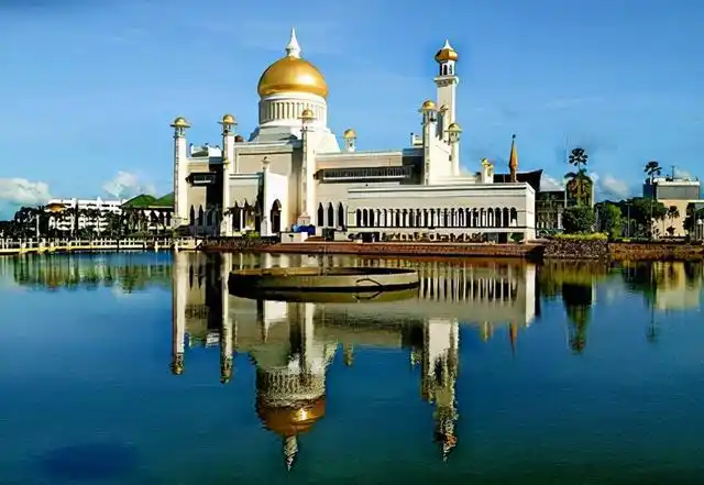 超级富豪的文莱国王,7000辆豪车,一起看看真实的文莱皇室