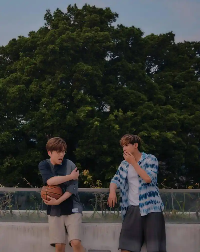 陈零九合作香港火红男团成员edan吕爵安 创作揪心情歌