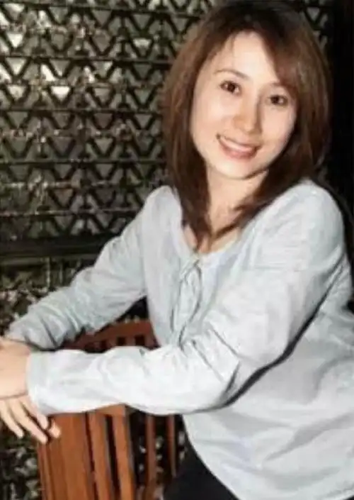 少林寺牧羊女丁岚移民新加坡被离婚回国疯狂捞金成富婆