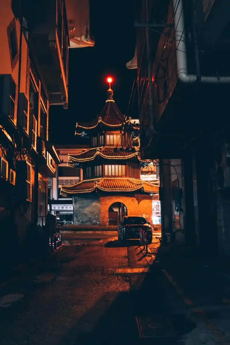 扬州街拍 #我的摄影日记 #秋已至天渐冷 - 抖音