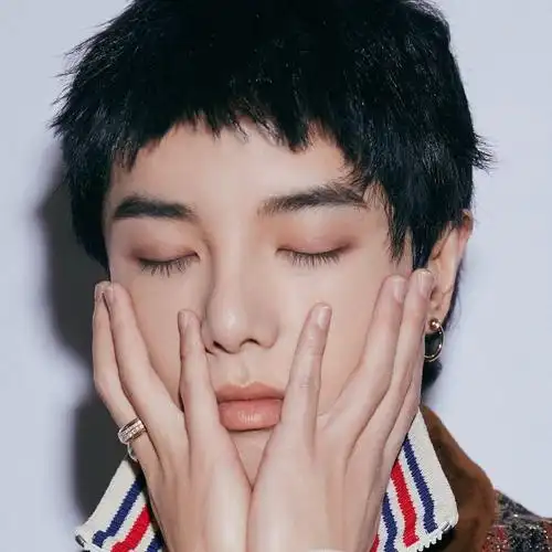 睫毛精是怎么养成的##华晨宇年度男歌手##华晨宇美貌bot