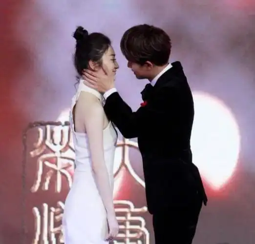 景甜和任嘉伦最亲密的5张照片最后一张引起了网友的热议