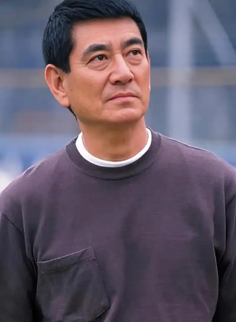 2014,高仓健离开人世,他将40亿遗产全部都留给了年轻漂亮的保姆小田贵