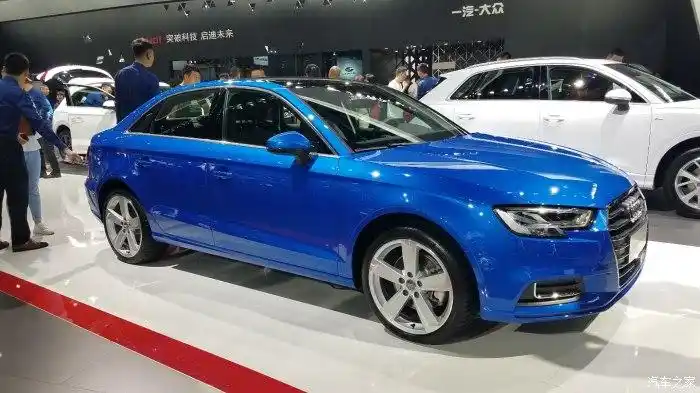 最爱的奥迪a3蓝色很漂亮啊