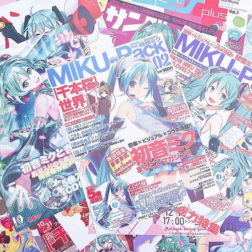 小红书同款初音未来a4动漫杂志封面海报卧室房间拍照背景装饰墙贴