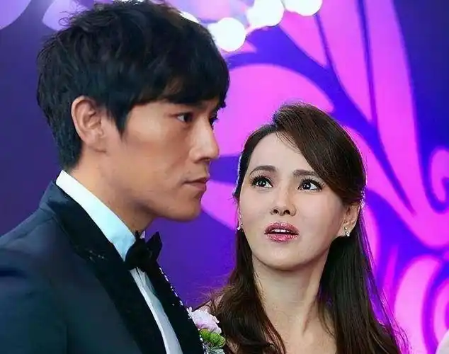 回顾唐嫣女儿出生都是罗晋照料丈夫弯腰提裙嫁给了爱情