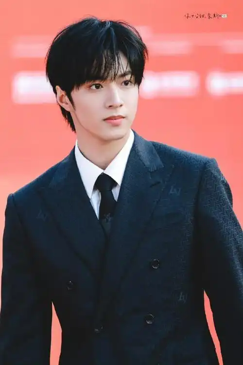 刘耀文红毯生图