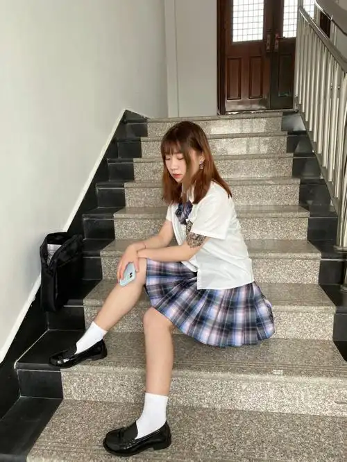 楼梯间jk拍照姿势