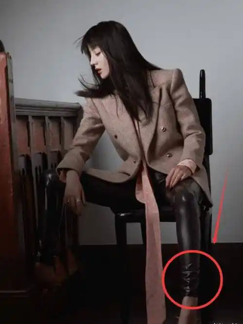 迪丽热巴仗颜值高真敢穿!