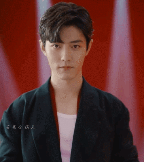 挑眉,直勾勾盯着你的战哥你能忍住不心动嘛@x玖少年团肖战daytoy#肖战