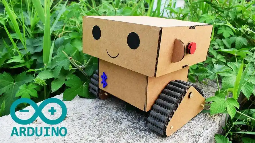 手工达人制作超萌纸板机器人,手机蓝牙控制!这手工没谁了