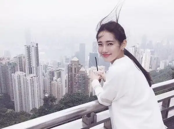 余文乐新婚妻子王棠云怀孕啦可身家百亿的她眉毛画成这样更让人惊讶吧