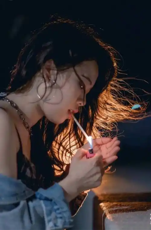 抽烟,纹身,说脏话的女孩都是新女孩吗?_这些行为_生活习惯_标签