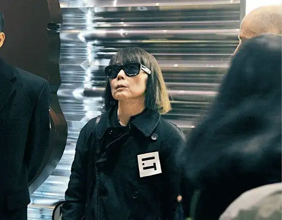 川久保玲能为纽约大都会艺术博物馆创造出的下一个票房奇迹吗?