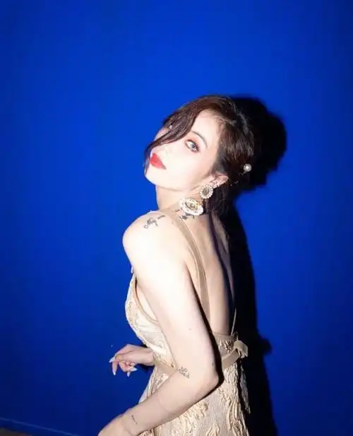 六位韩国女偶像用纹身展现她们的性感身材和魅力