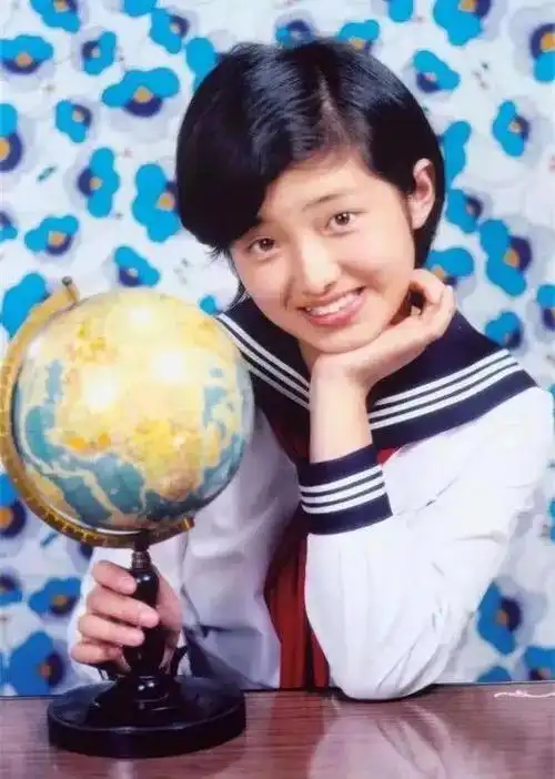 歌手山口百惠资料 百惠个人资料简介 - 歌词译