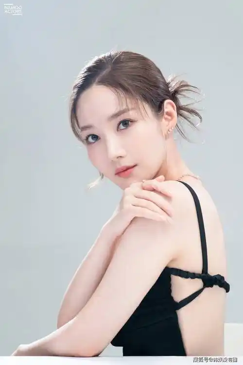 脸好贵气朴敏英珠宝饰品画报花絮公开女神美貌引热议