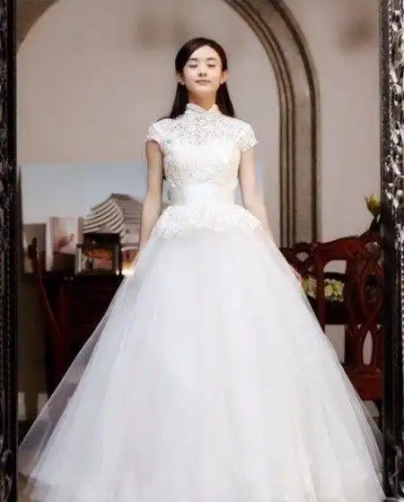 娱乐圈女明星谁穿婚纱最美,郑爽迪丽热巴甜美,赵丽颖最惊艳