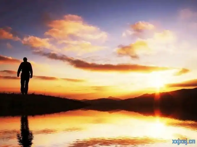 夕阳下的背影ppt背景图片_ppt123模板网