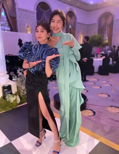 49岁贾静雯现状:荧幕里是大美人,现实中"平平无奇"_腾讯新闻