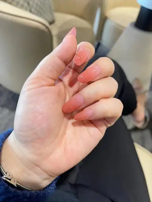 温柔渐变色美甲