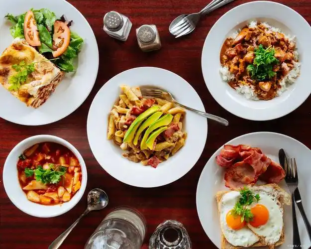 晚餐的3大原则要坚守】 在晚餐的选择上,热量控制是至关重要的.