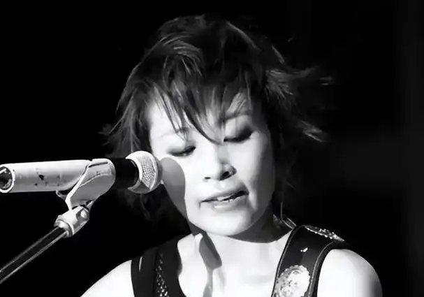 2009年10月31日,陈琳心情不大好,去了闺蜜张蔷家.