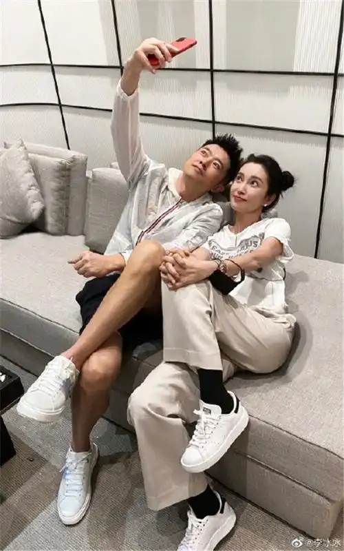李冰冰透露和小16岁的男友分手依旧是亲人,为任泉庆生心情好