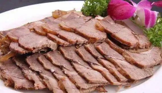 酱牛肉要想煮好后肉香切片摆盘漂亮.