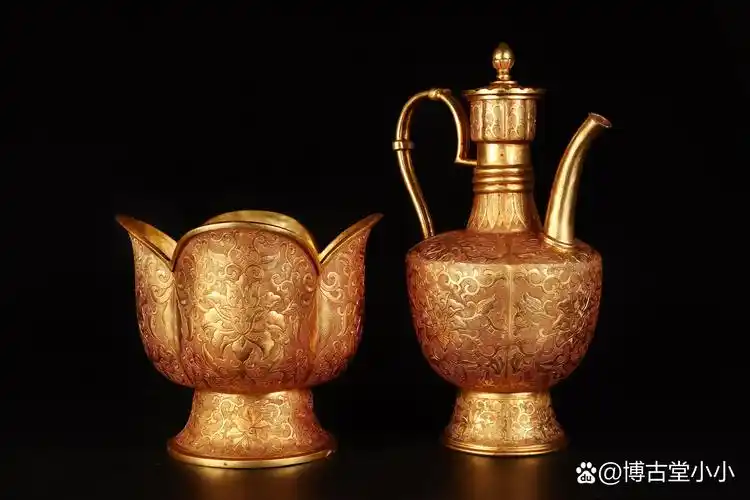 唐代铜鎏金酒壶 重1742克,高34厘米,宽17.5厘米