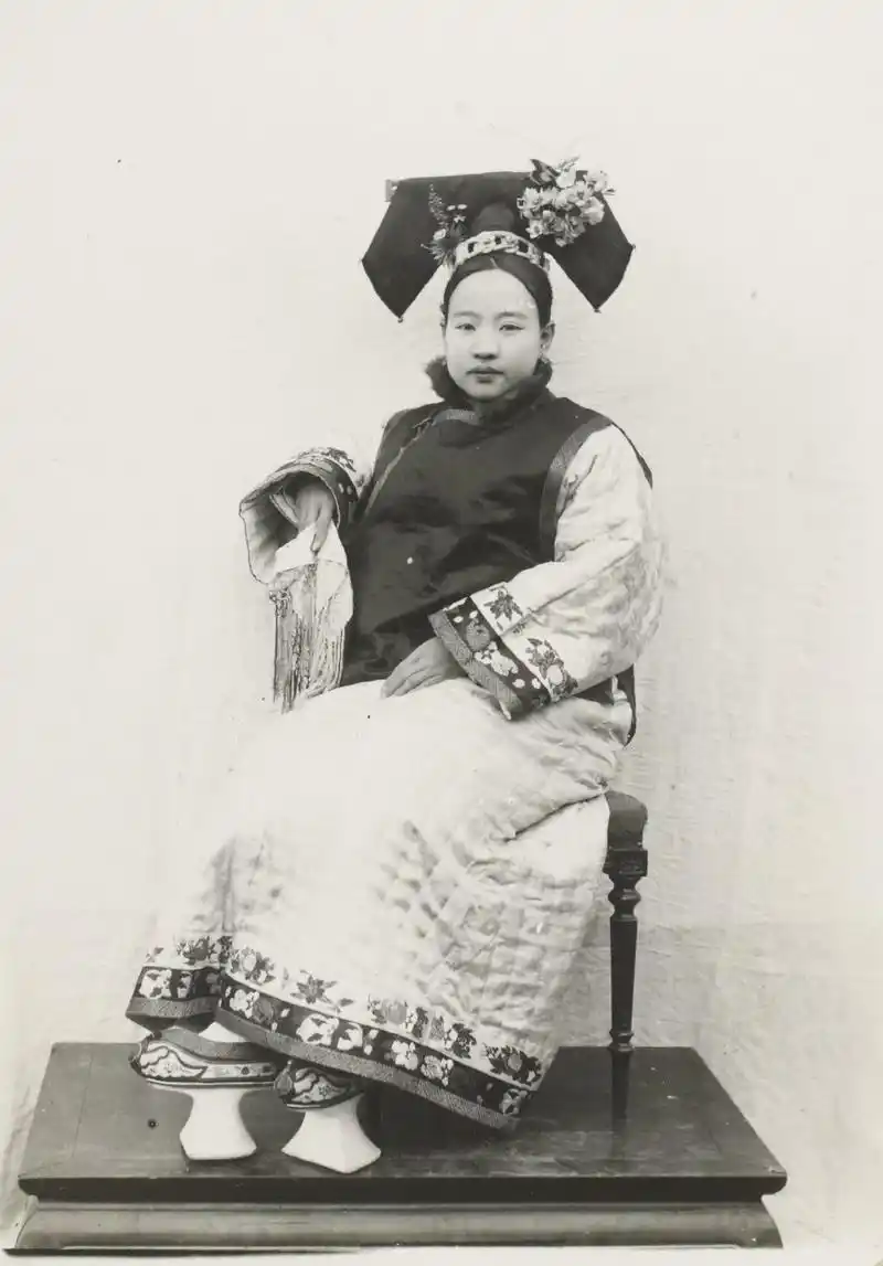 清朝贵妃格格真实照片.拍摄于1900年