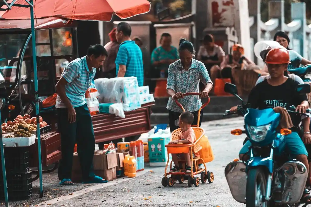 市井生活 #人间烟火 #我的摄影日记 #街头摄影 今日扫街 - 抖音