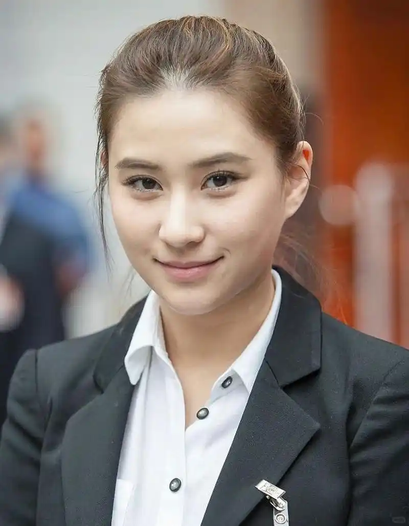 何超莲  国籍:中国 出生地:中国香港 出生日期:1991年5月9日 身高:161