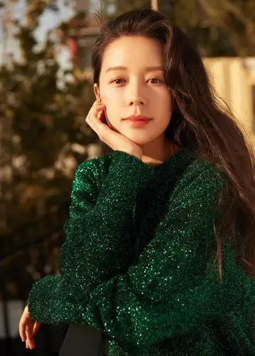 杨诚诚一人分饰两角 在网剧《破茧》中完成了和自己飚戏