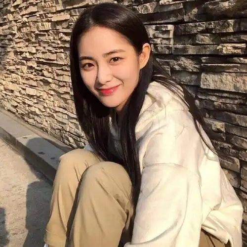 女生头像微笑阳光