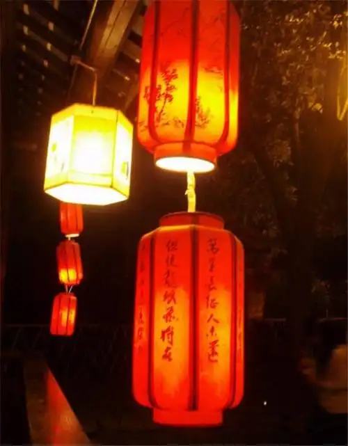 俗话说:"天上仙境,人间灯节."元宵节是我国传统的灯节.