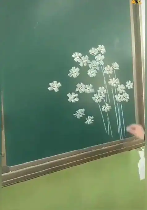 梅花黑板报粉笔图片黑板粉笔画梅花图片