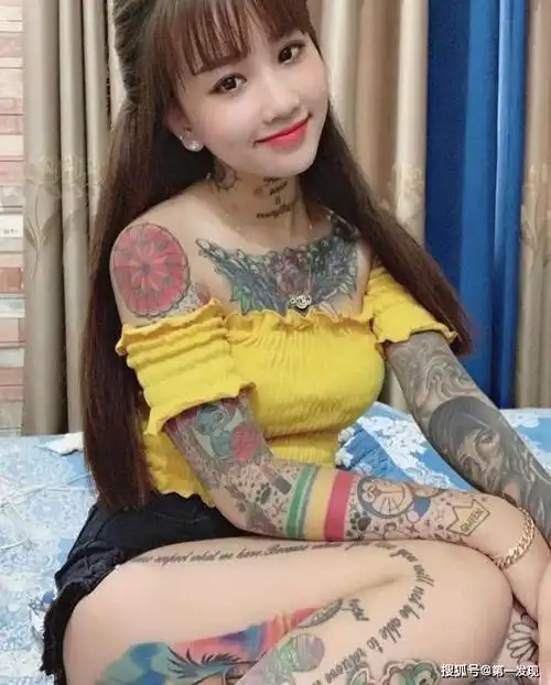 越南美女少女通体纹身4