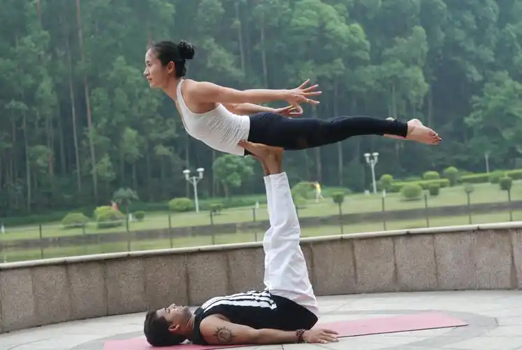 双人瑜伽体位拍摄,感谢lisa和她的印度老师.