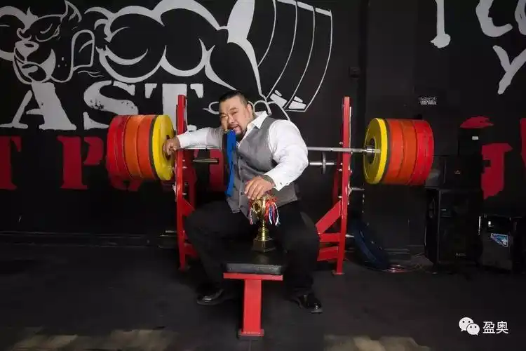 盈奥人物中国卧推纪录保持者岳洋野兽的力量与信仰