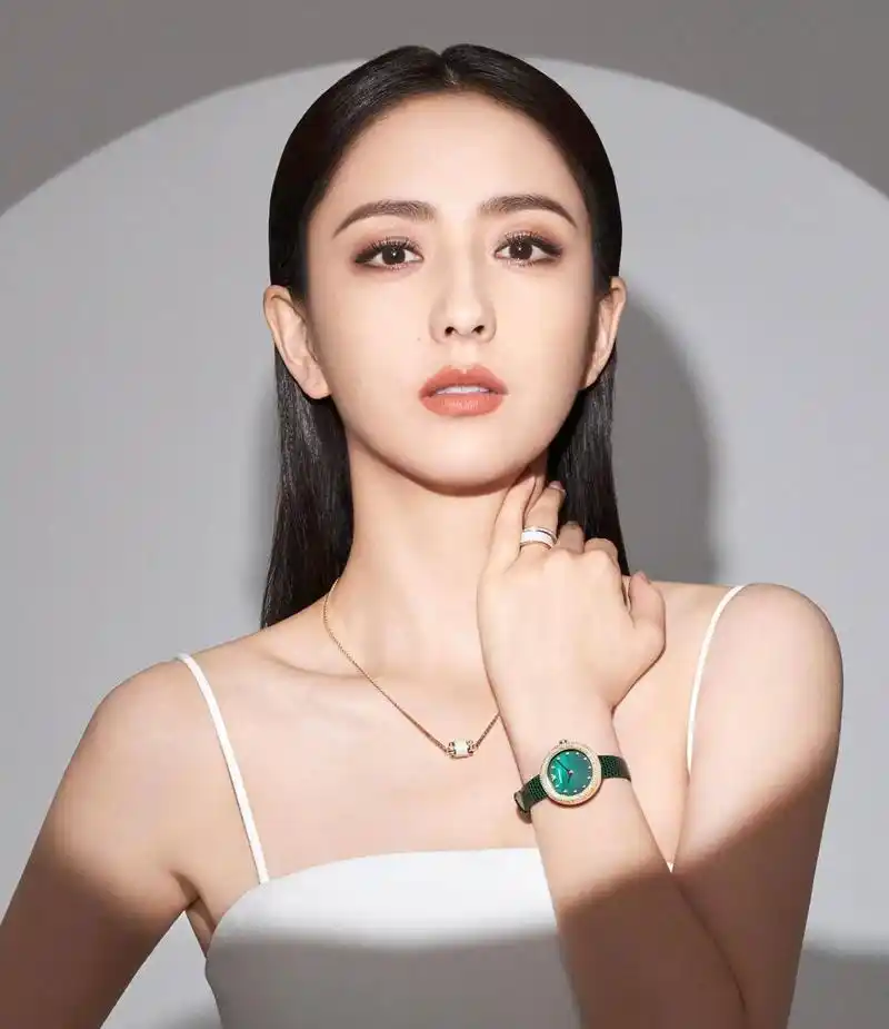 40岁佟丽娅,才华与美貌的完美结合 佟丽娅,中国内地女演员,导演,凭借