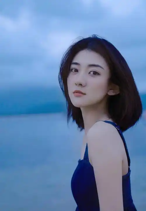 24岁凭一剧爆红,与男友相恋4年分手,今单身后成这样