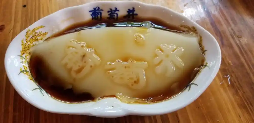 从僰王山出来,专门跑到双河葡萄井凉糕来打卡,在成都,一到夏天,到处都