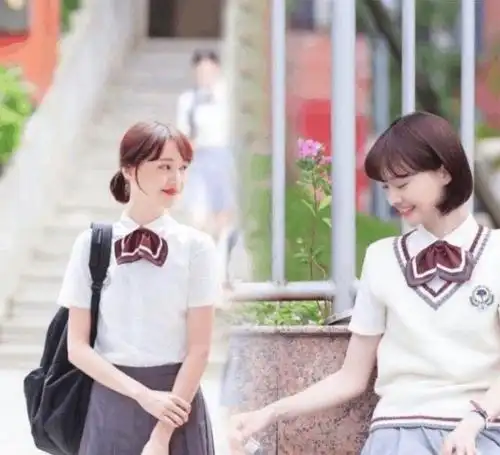 《逆光之恋》迪丽热巴《夏至未至》郑爽同框! 学生造型你更喜欢谁